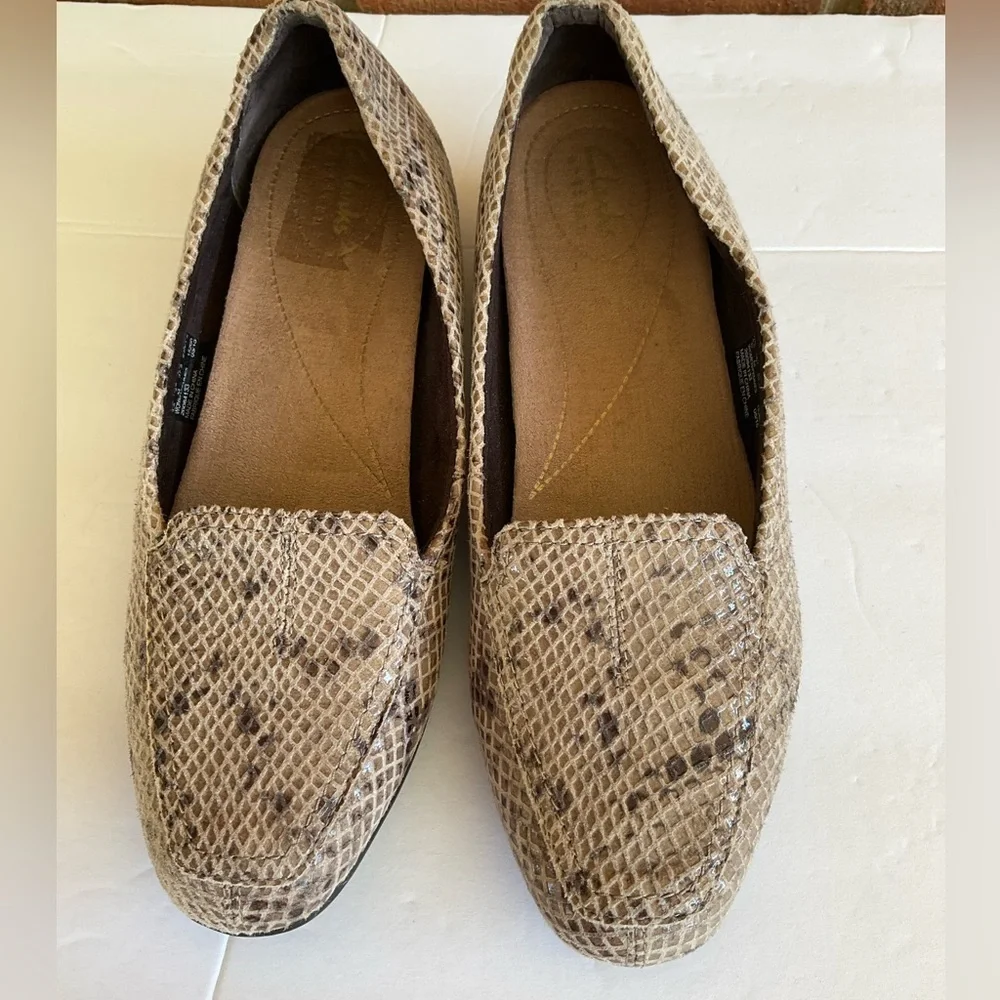 Clark’s Artisan Loafers Snakeskin Beige Brown 7M Flat Shoes